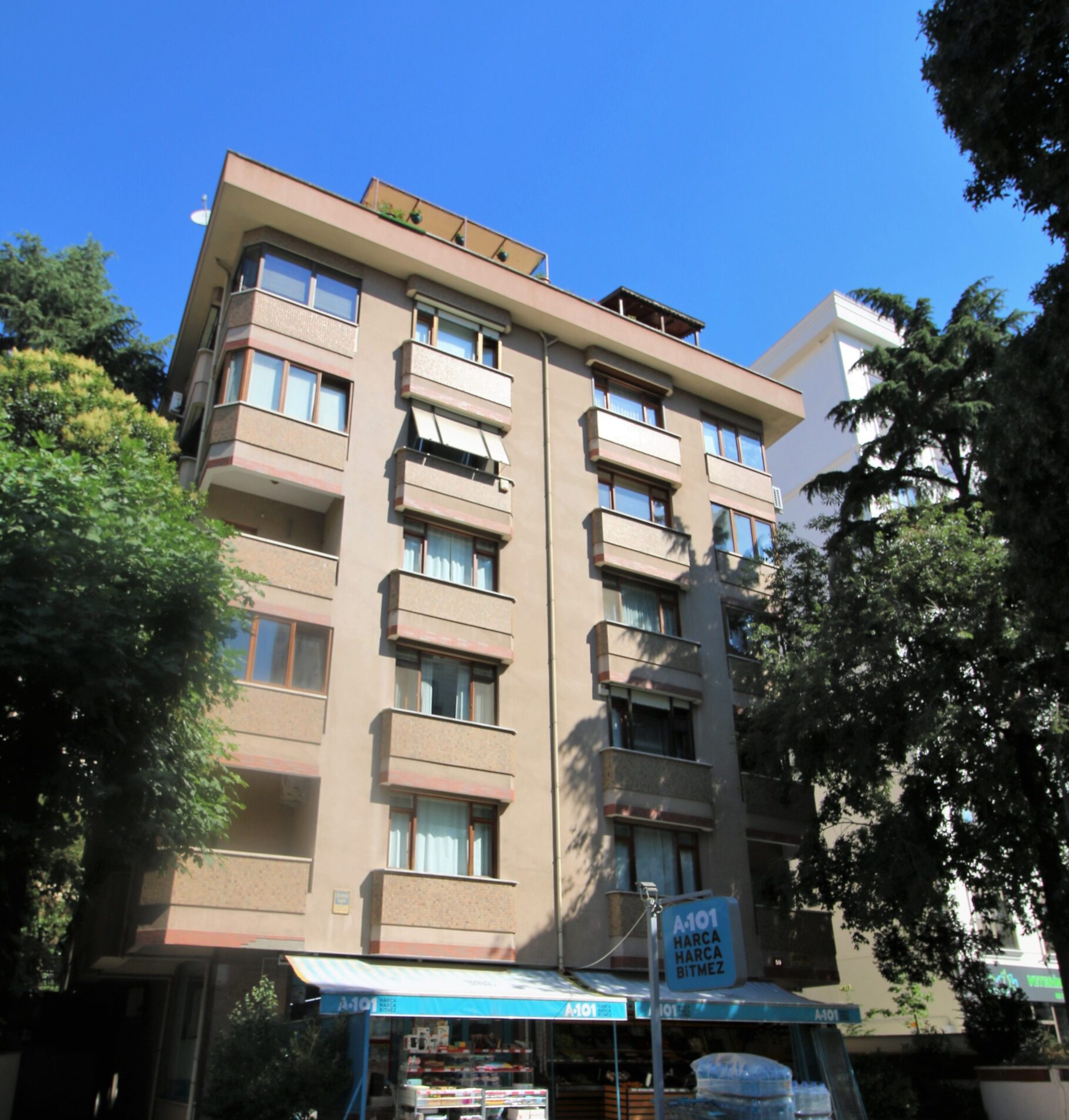 Avni Bey Apartmanı, Bostancı, Prof. Dr. Ali Nihat Tarlan Caddesi, 2001