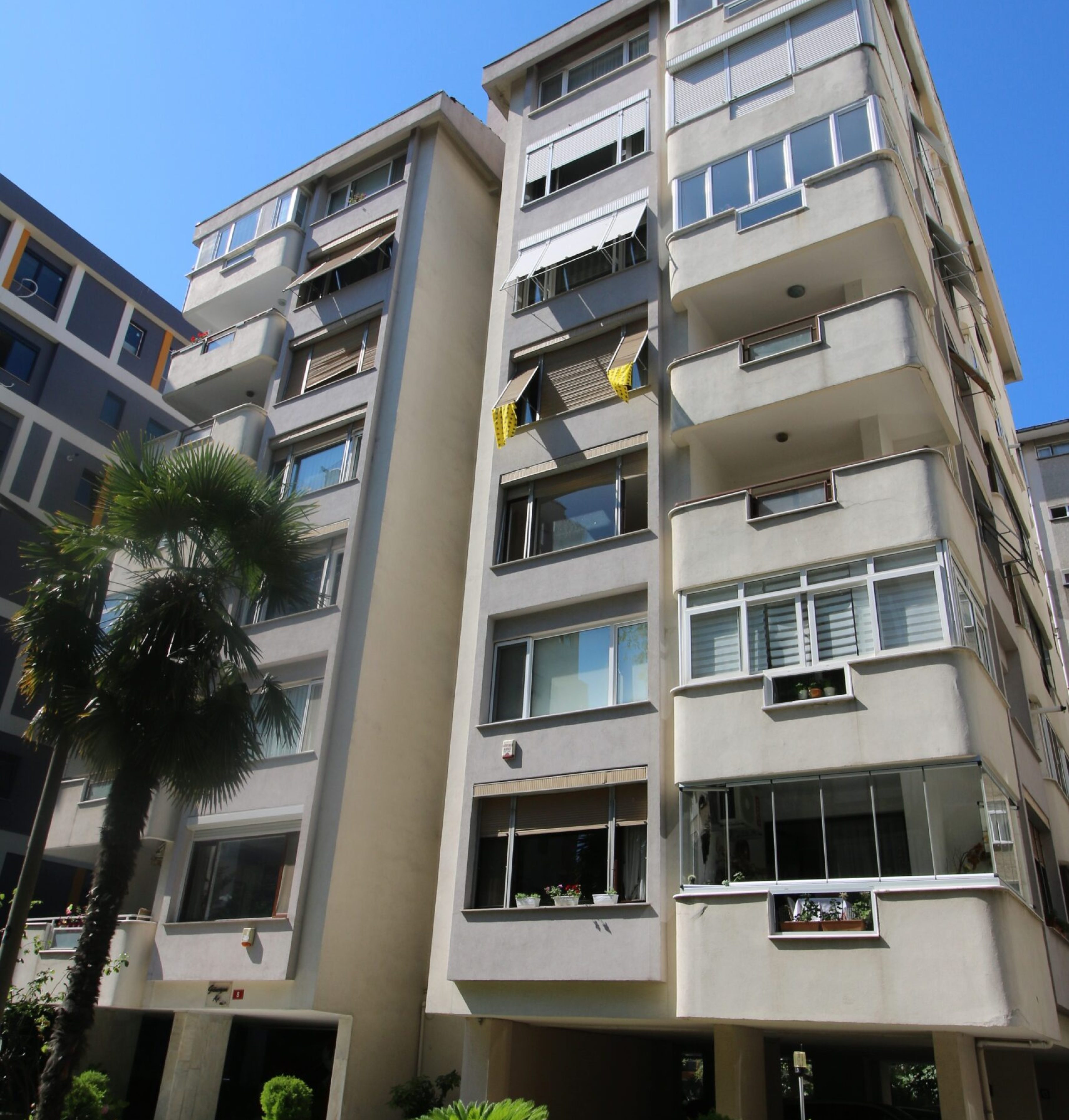 Güneysu Apartmanı, Caddebostan, Kadirağa Sokak, 1982