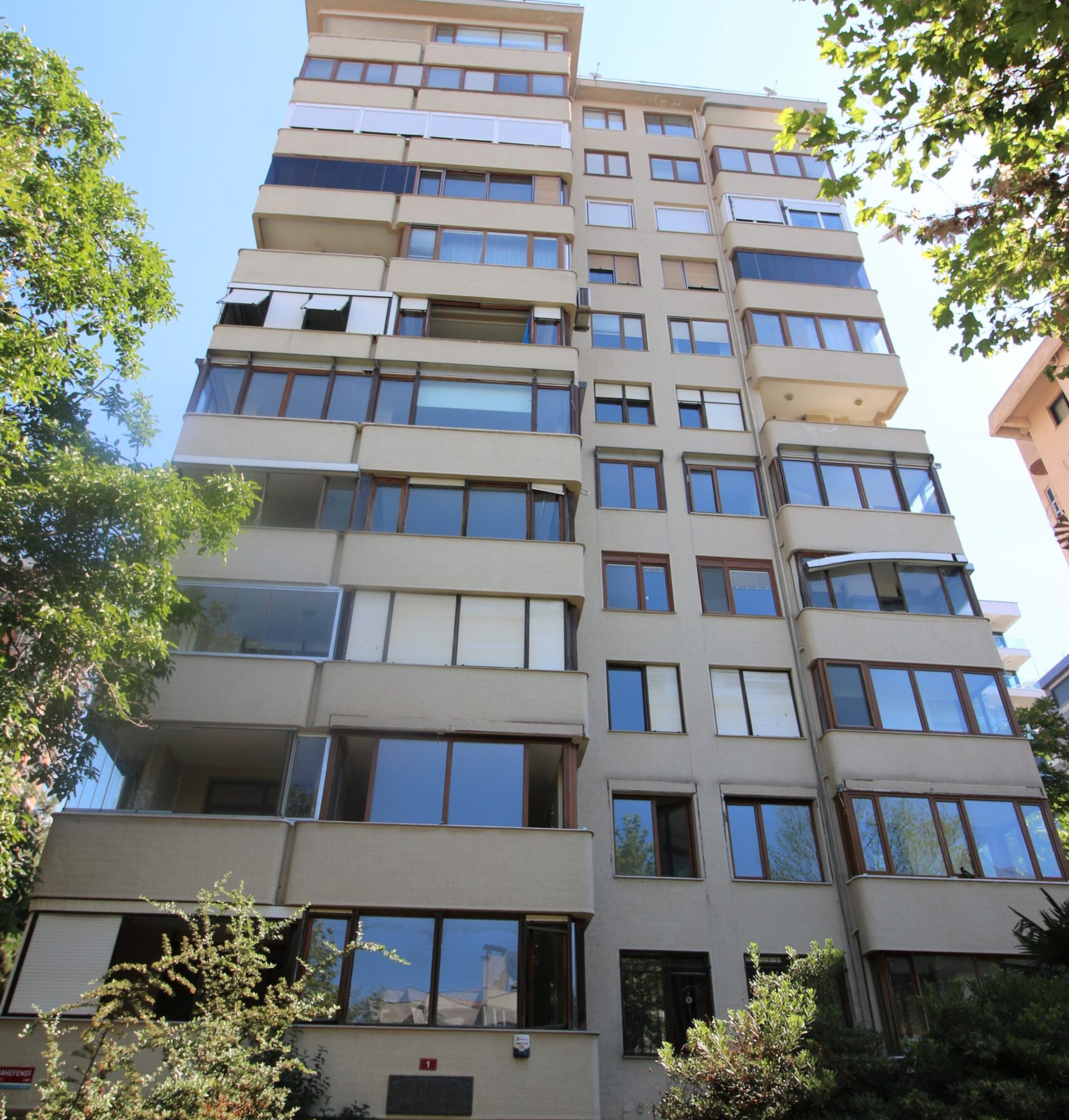 Güneysu Apartmanı, Caddebostan, Nihat Kızıltan Sokak, 1983