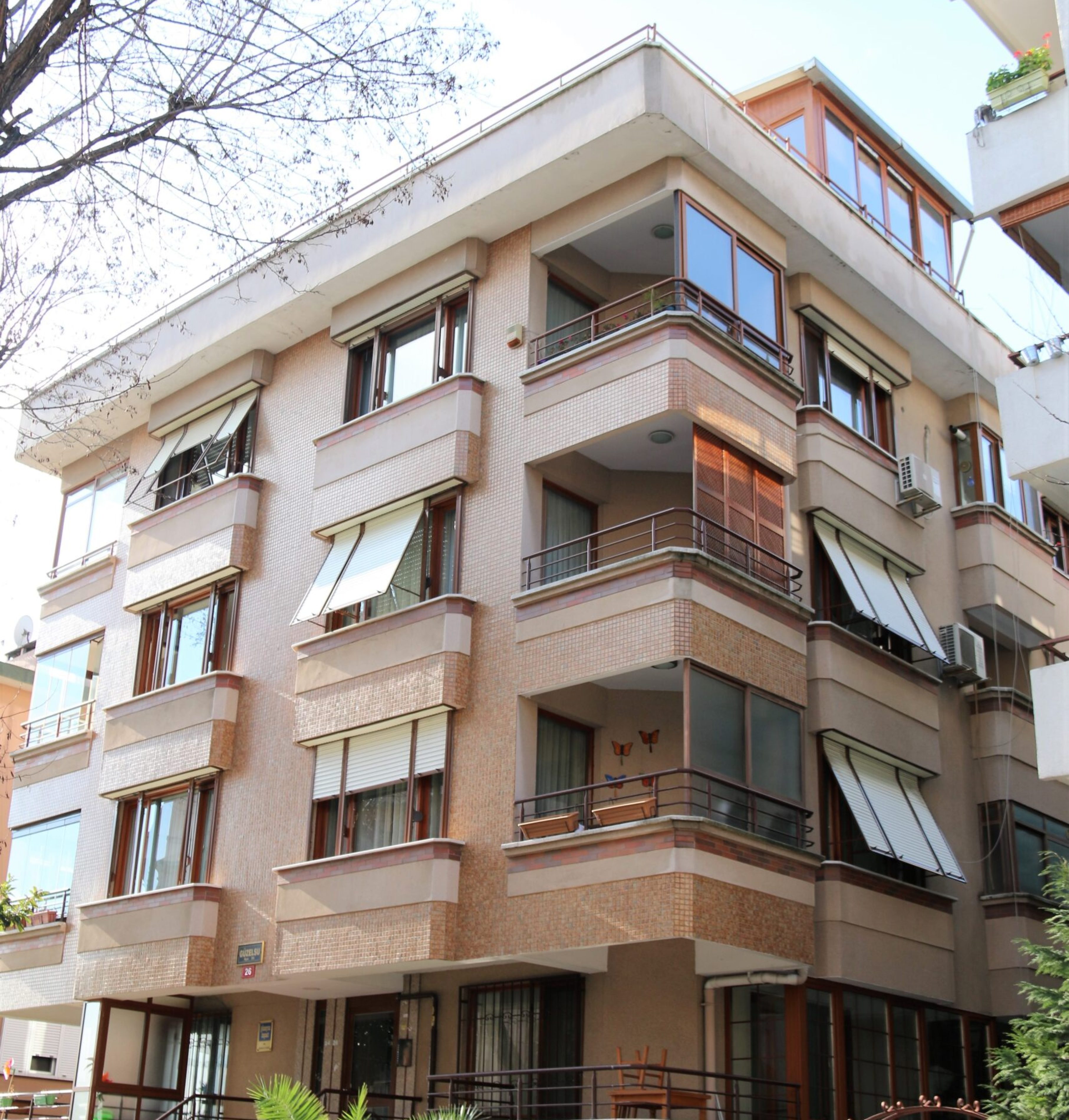 Güzelsu Apartmanı, Moda, Şifa Sokak, 2000
