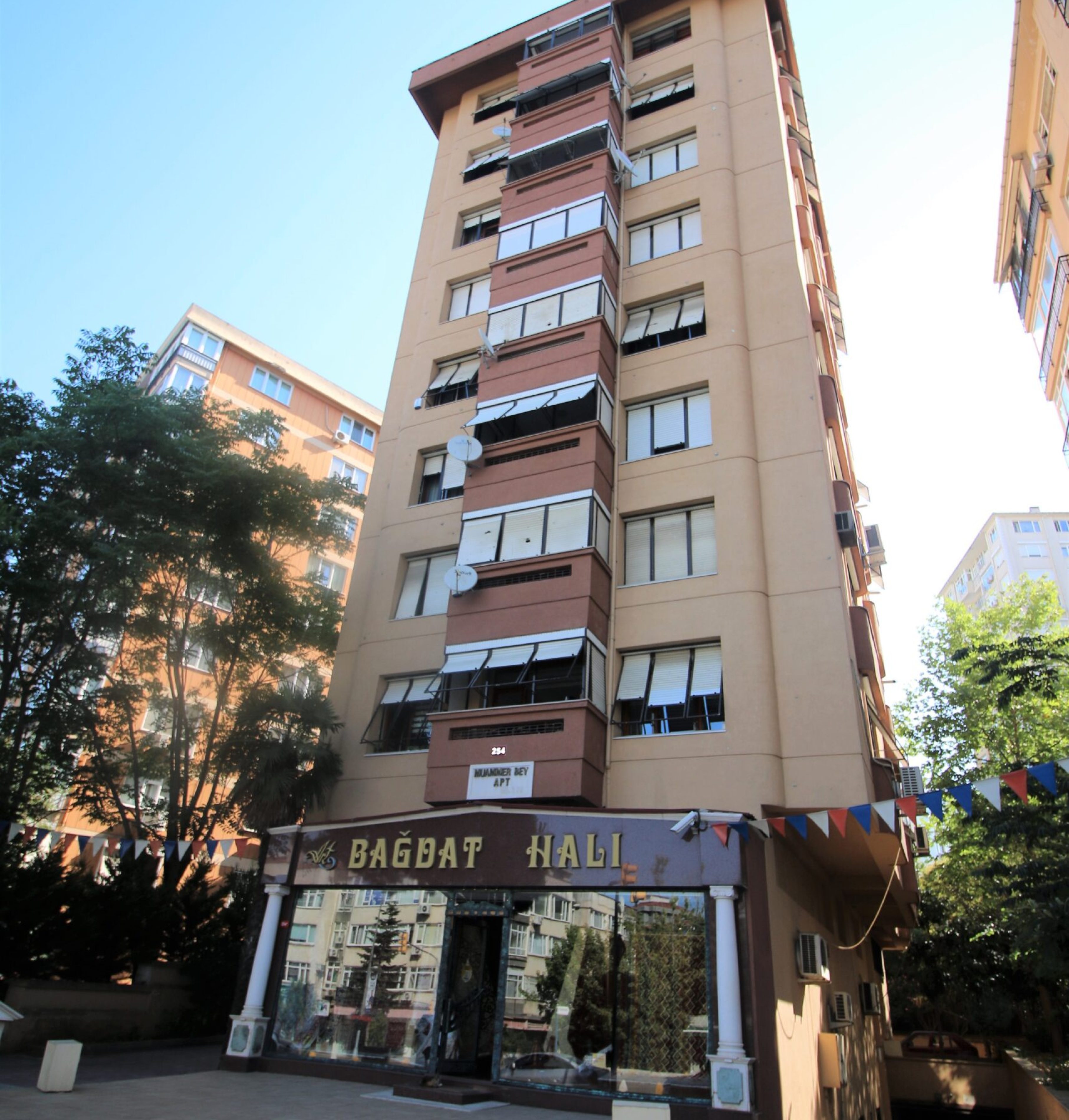 Muammer Bey Apartmanı, Sahrayıcedit, Şemsettin Günaltay Caddesi, 1990