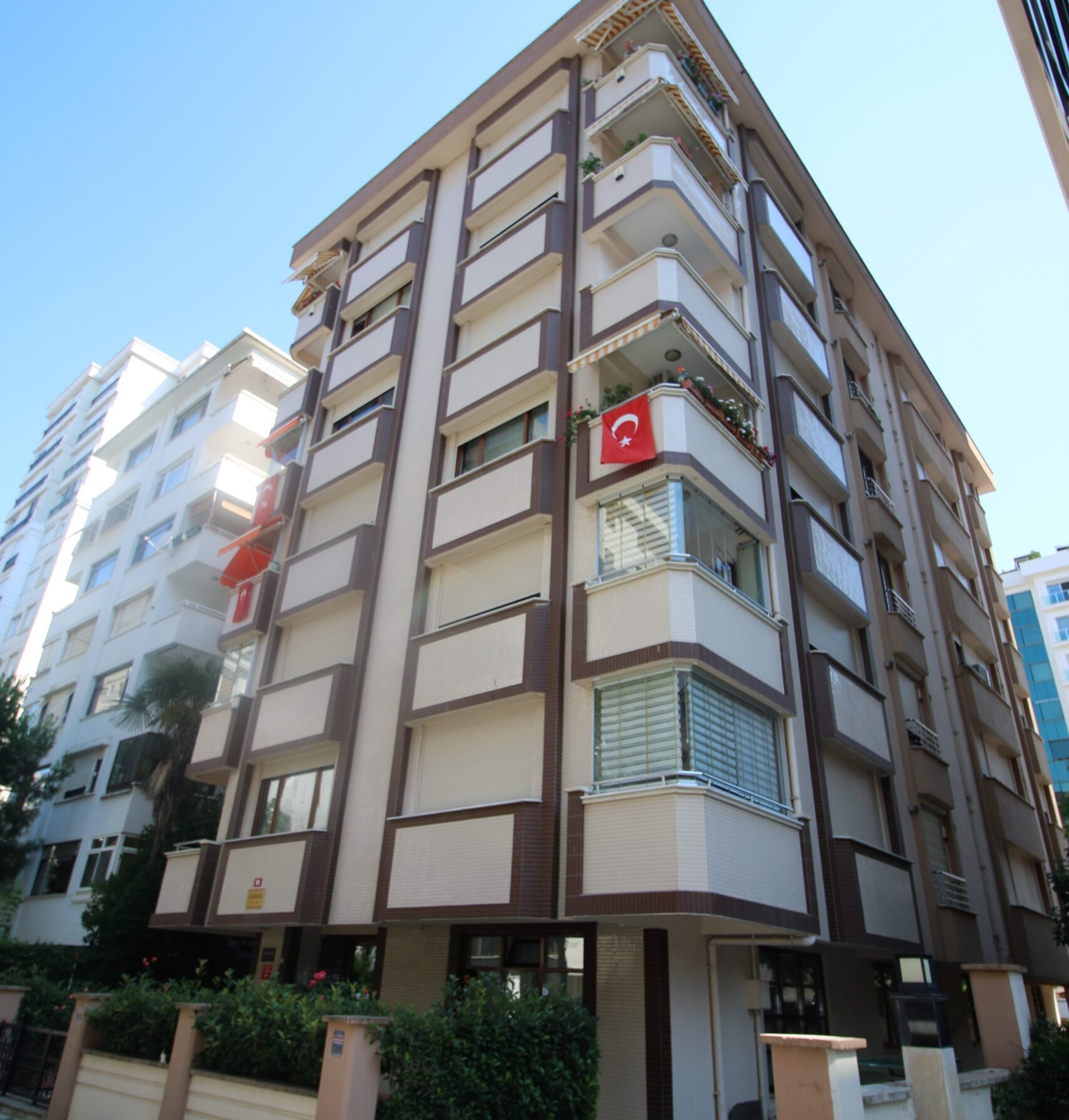 Ulusanlar Apartmanı, Erenköy, Bahariyeli Sokak, 2004